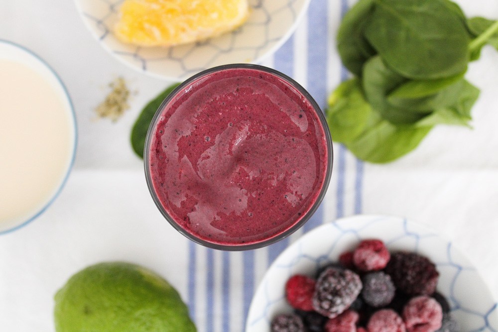 Energizer-Berry-Smoothie-in-a-glass