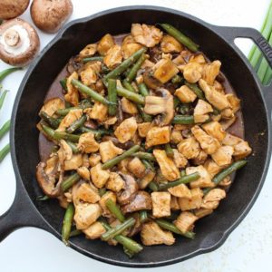 chicken-green-bean-mushroom-stir-fry-in-a-pan