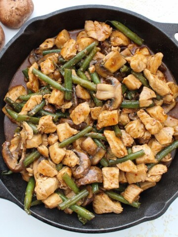 chicken-green-bean-mushroom-stir-fry-in-a-pan