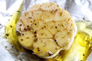 How-to-roast-garlic-in-the-oven-seasoned-raw-garlic