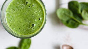 green smoothie in a glass best milk for smoothies