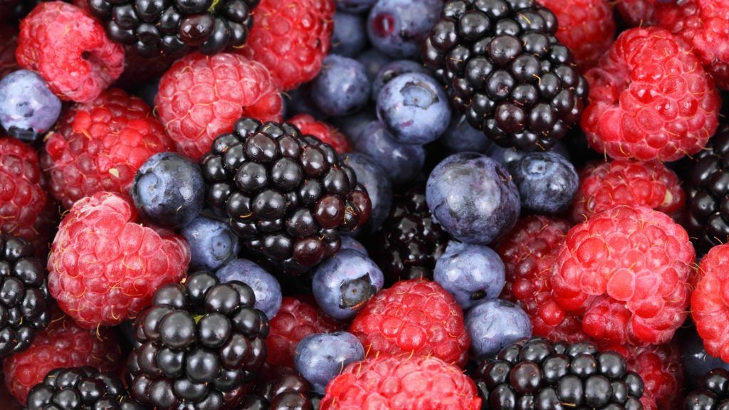Berries-best-high-volume-low-calorie-foods