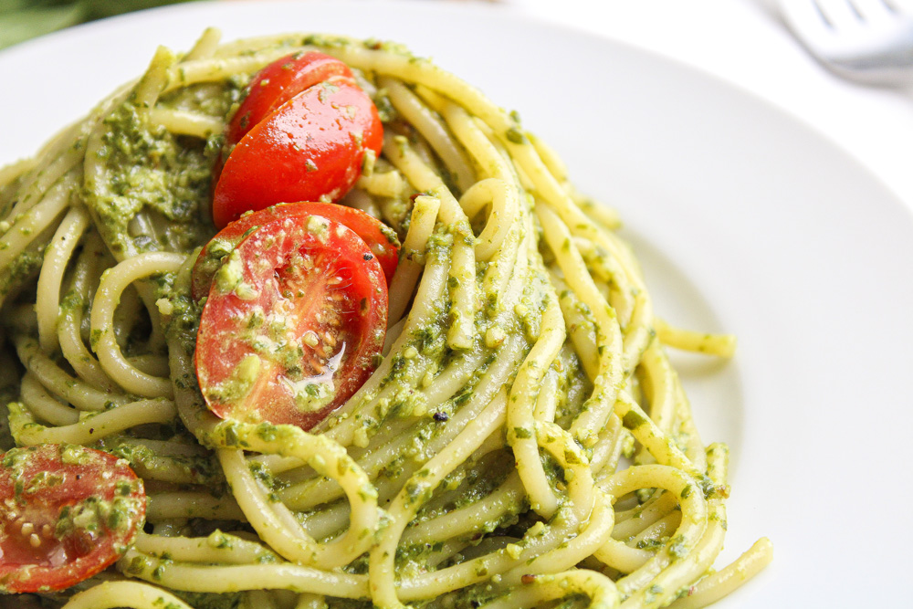 pesto without pine nuts pasta with tomatoes close up