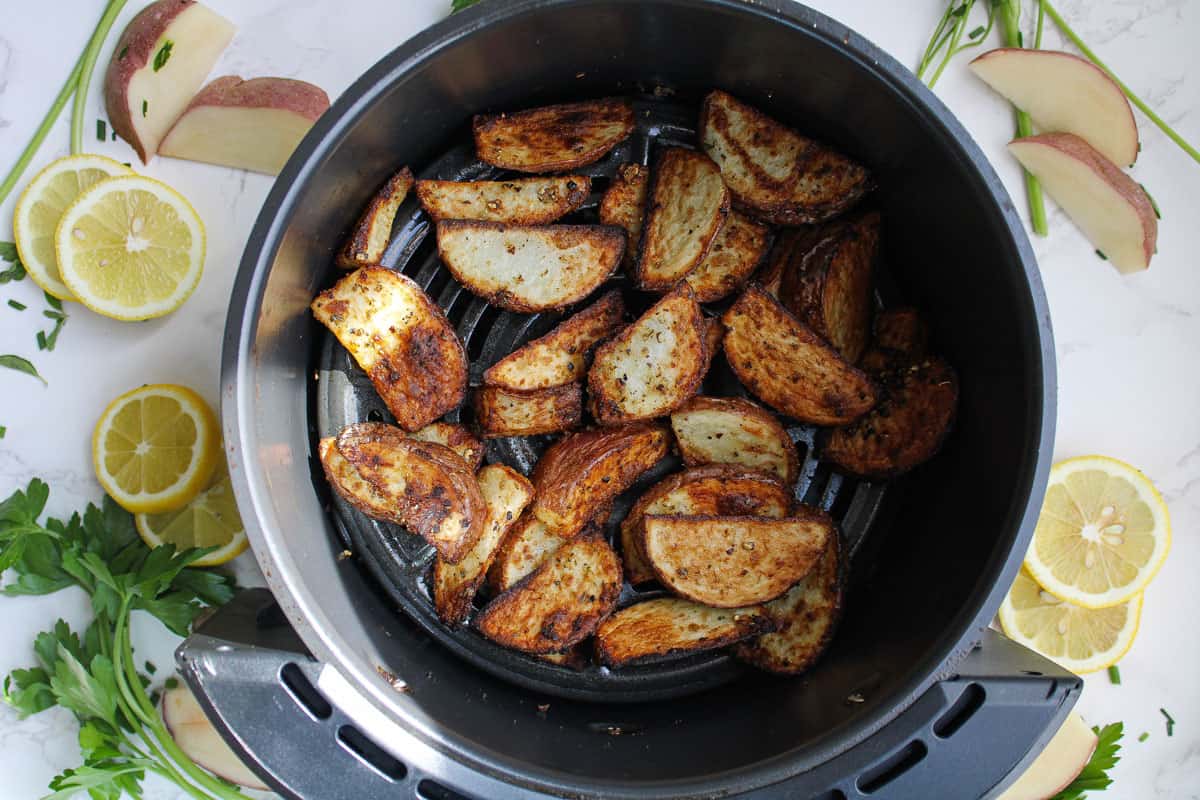 air fryer red potatoes - cooked potatoes in air fryer basket