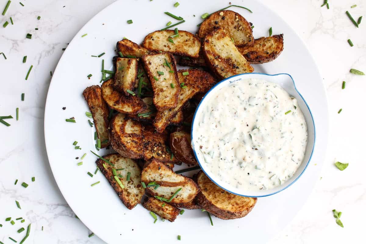 air fried potatoes with garnish and dip